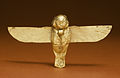 Amuleto apotropaico dorado en forma de Ba.  Museo de Arte Walters, Estados Unidos