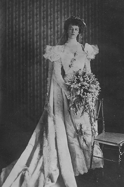 Roosevelt in her wedding dress, 1905