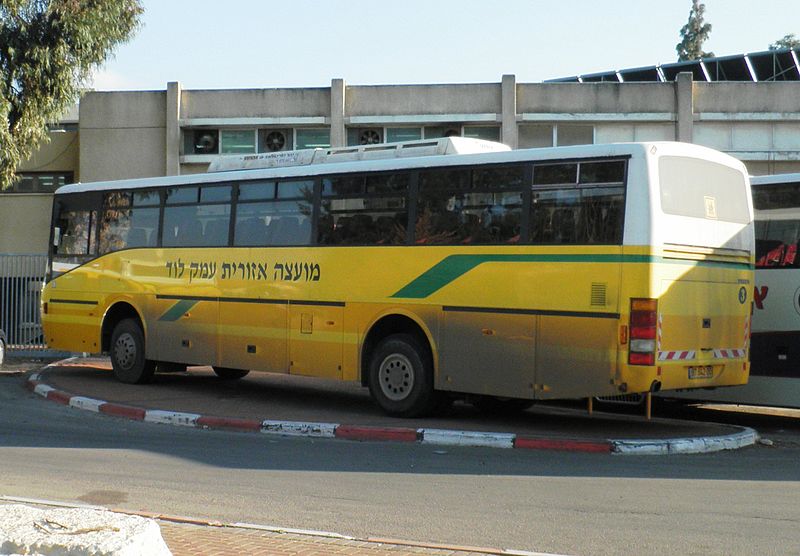 File:Emek Lod yellow bus 2.JPG