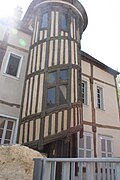 Escalier de la reine Berthe, 35 rue des Écuyers  Classé MH (1889).