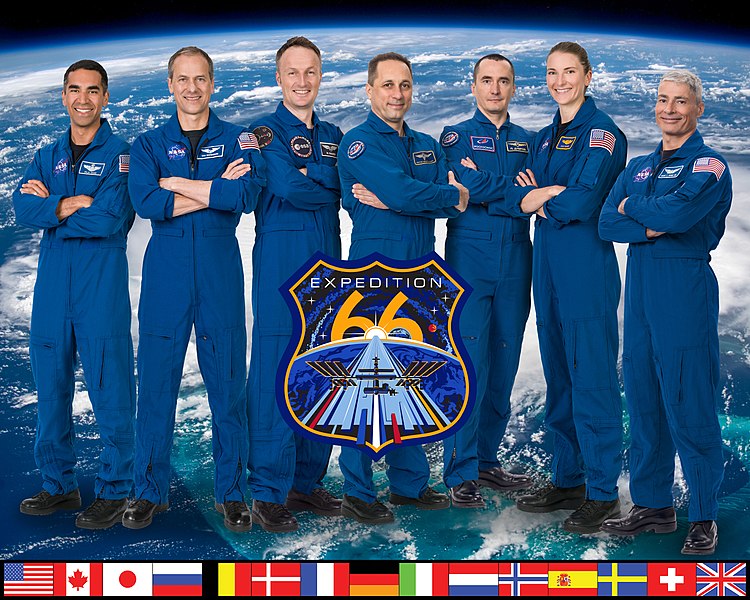 File:Expedition 66 crew portrait.jpg