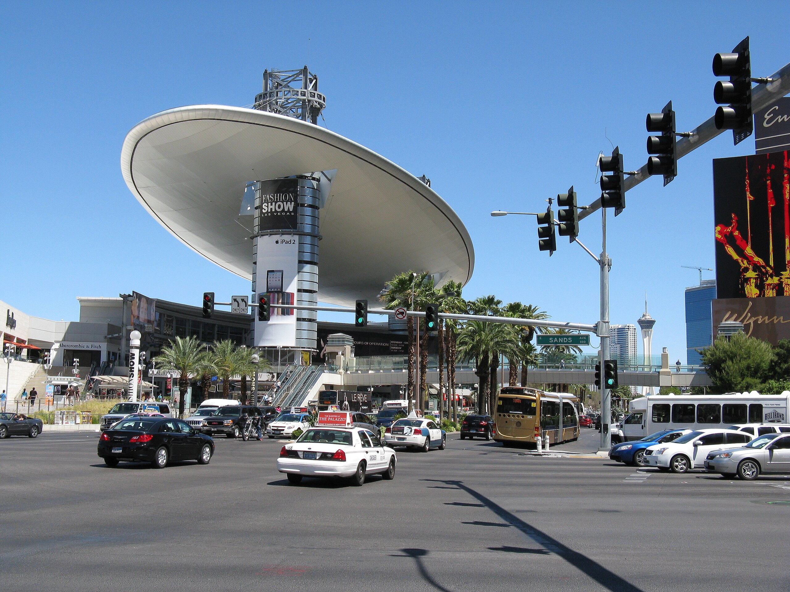 File:Fashion Show Mall Las Vegas 2019.jpg - Wikimedia Commons