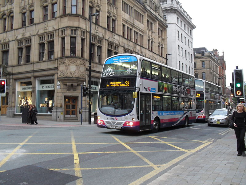 File:First Manchester bus 37423 (MX58 DYT), 4 September 2010.jpg