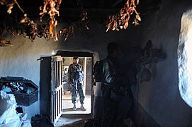 Interior de una vivienda de tipo qalat en el distrito Dand Patan (Afganistán)