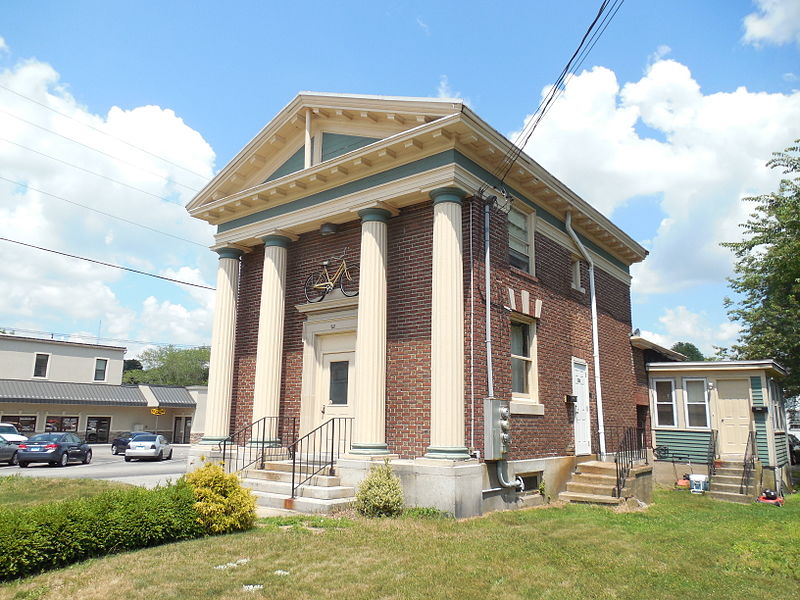 File:Former bike shop, Plainfield CT.jpg