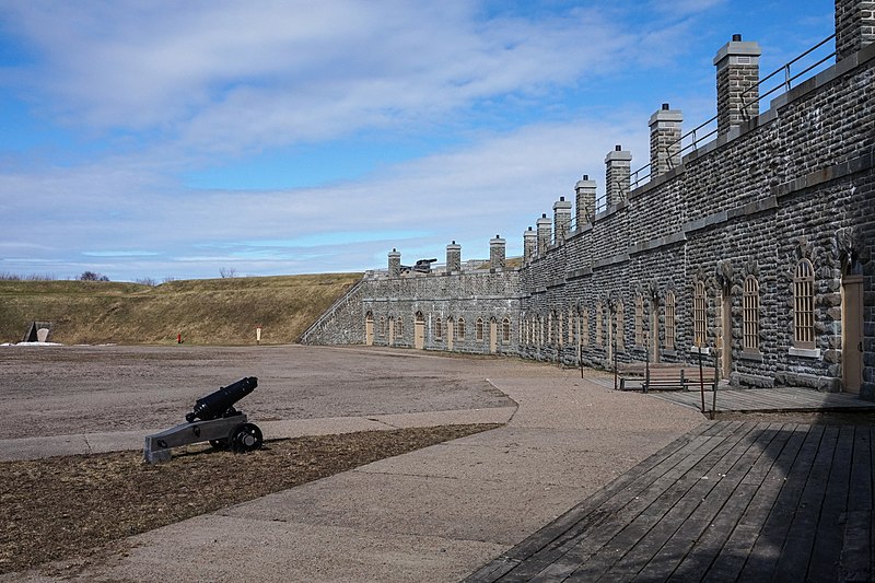 File:Fort No 1, Lévis - Casemates 03.jpg