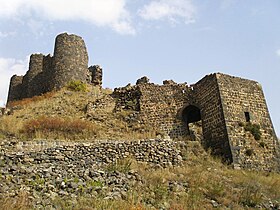 English: Fortress of Amberd castle and northwest gate