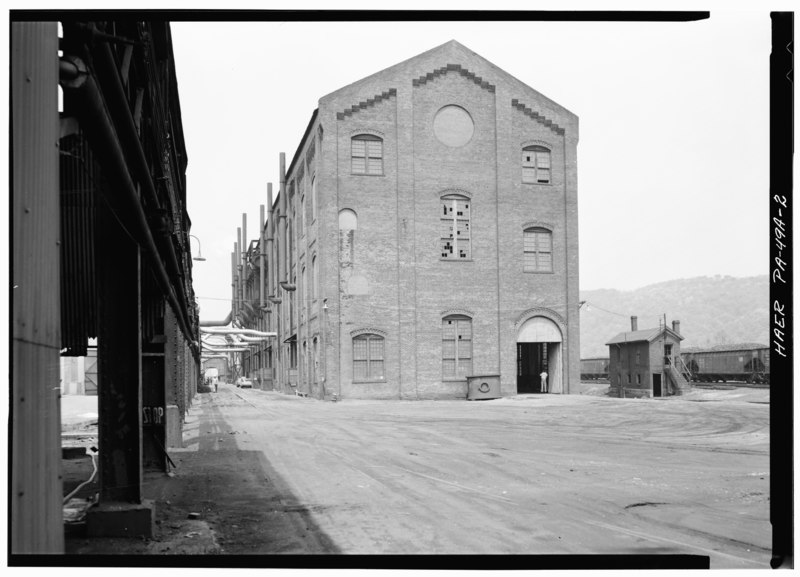 File:GENERAL VIEW OF BLOWING ENGINE HOUSE, LOOKING NORTH; BOILER HOUSE ON LEFT; BLAST FURNACE, OVENS AND CASTING HOUSE BEYOND. - U.S. Steel Corporation, Clairton Works, Blast Furnace HAER PA,2-CLAIR,1A-2.tif