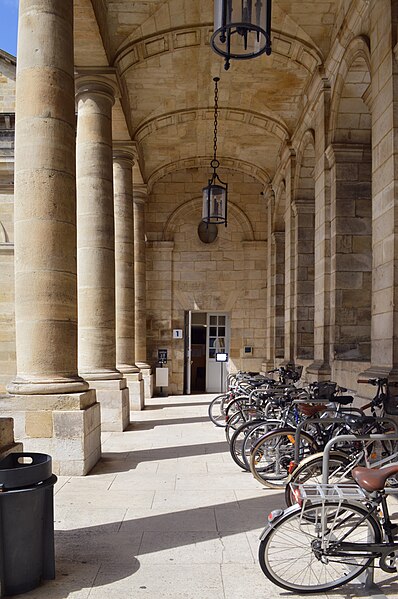 File:Gallery, Hôtel de Ville, Bordeaux, 2015.jpg