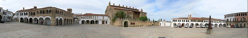 Panorámica de la plaza mayor, principal símbolo de la villa