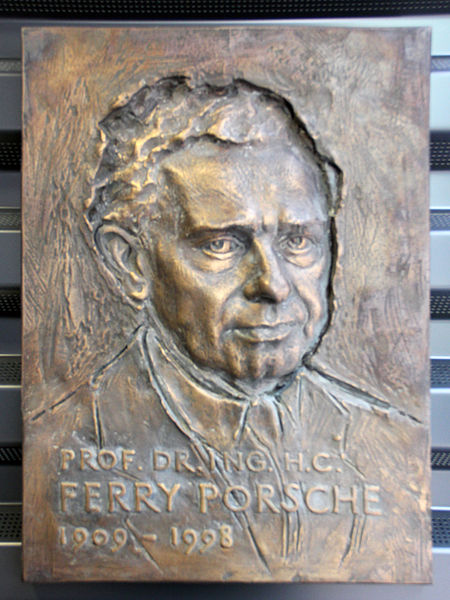 Gedenktafel Albert-Einstein-Ring 49 (Kleinmachnow) Ferry Porsche.jpg