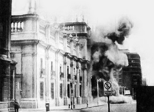 Bombardeo al Palacio de La Moneda en Santiago el 11 de septiembre de 1973