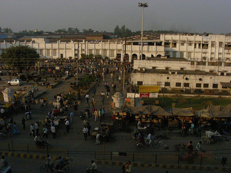 File:Goraghpur, railway station (2108819418).jpg