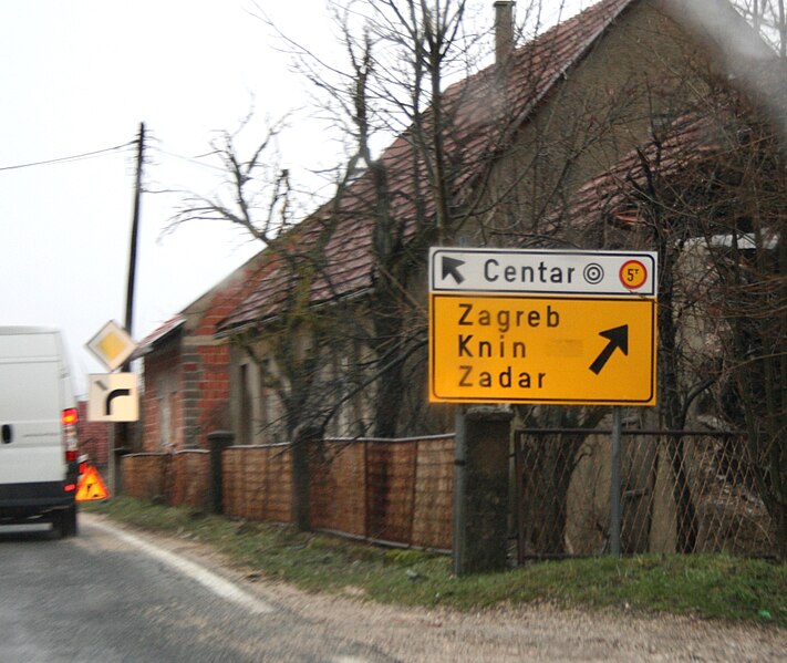 File:Gračac križanje 2009.jpg