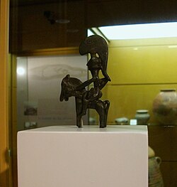 Guerrer de Moixent, Museu de Prehistòria de València, procedent de la Bastida de les Alcusses.JPG