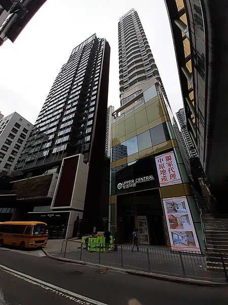 File:HK Central 32 Caine Road SOHO escalators 些利街 Shelley Street November 2020 SS2 01.jpg