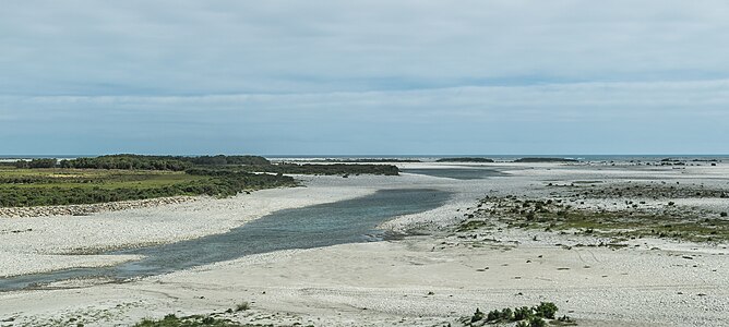 jusqu'à ce qu'ils soient réduits en sable et en gravier à l'embouchure.