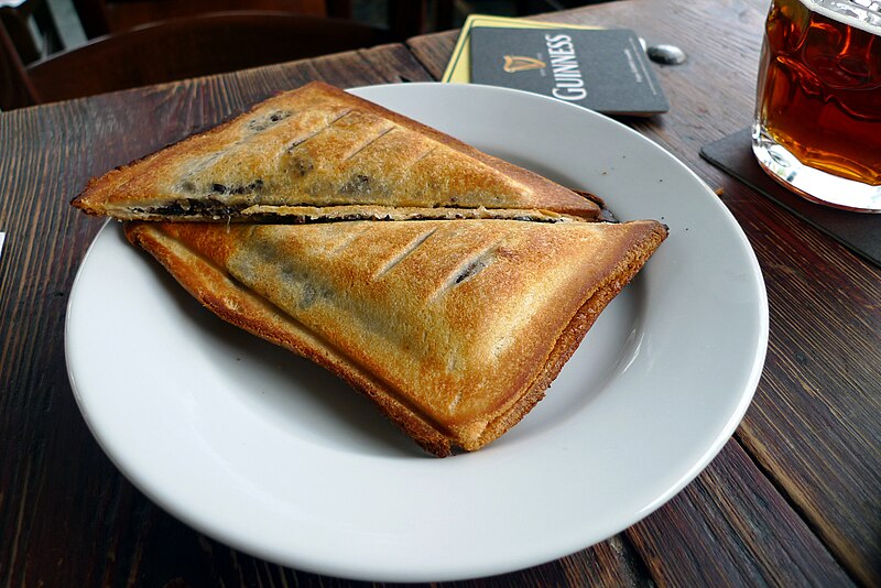 File:Haggis toastie sandwich, Canton Arms, South Lambeth, London (4395184956).jpg