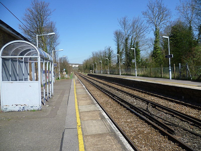 File:Halling station - geograph.org.uk - 3429164.jpg