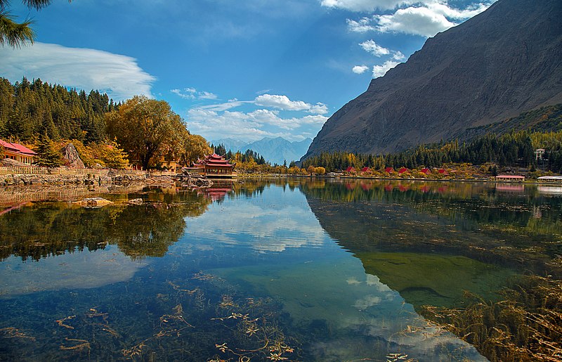 File:Heaven on Earth Shangrila Lake.jpg - Wikimedia Commons