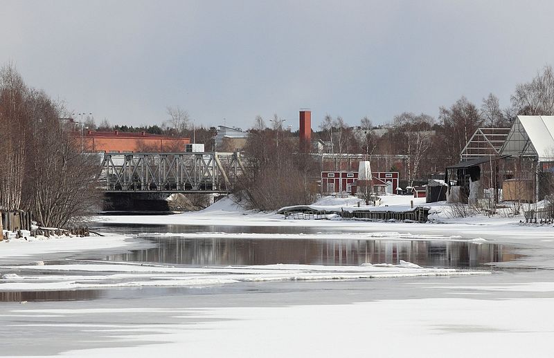 File:Hietasaari Railway Bridge Oulu 20120401.jpg