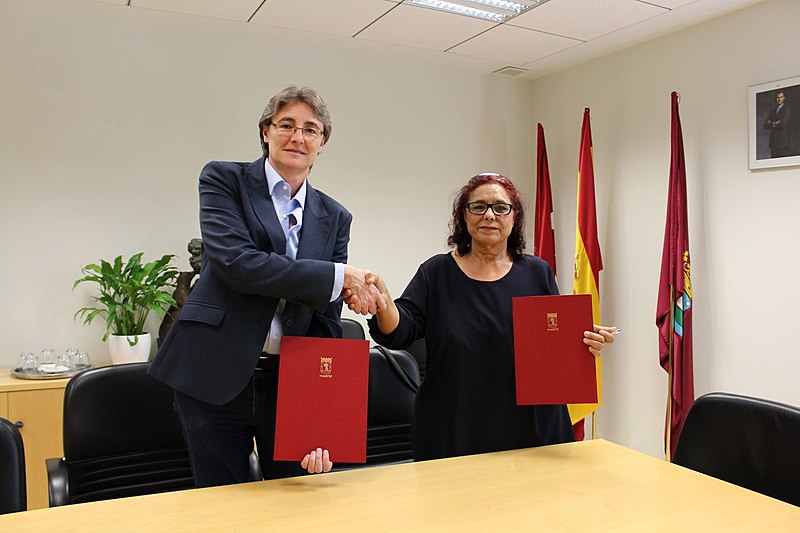 File:Higueras fomenta la intermediación laboral en el colectivo de mujeres gitanas (02).jpg