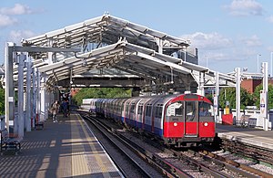 Hillingdon stasiun tube MMB 17 tahun 1973 Stock.jpg