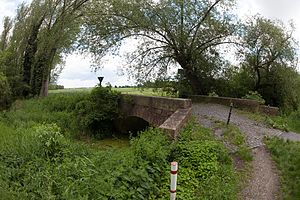 Straßenbrücke