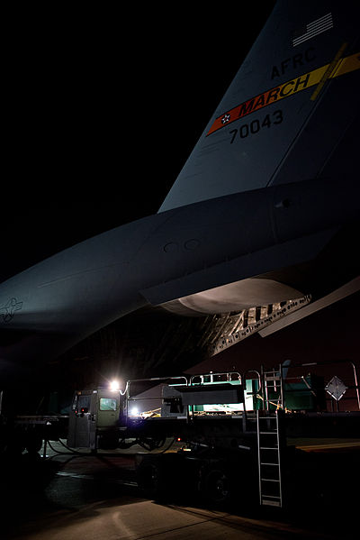 File:Hurricane Sandy relief equipment loaded at Travis AFB 121107-F-PZ859-014.jpg