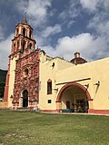 Thumbnail for File:Iglesia Landa de Matamoros vista de lado.jpg