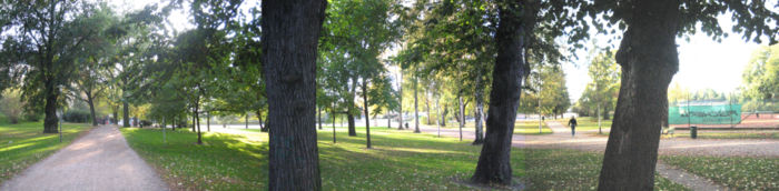 Kaisaniemi park during the summer of 2005 Kaisaniemen puisto (panoraama).jpg