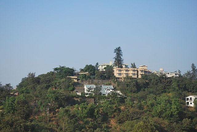 A bungalow in Khandala was rented by Guru Dutt for the screenplay writing