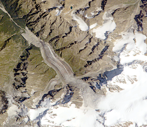 Karaugom Glacier, from the ISS, 2002.png