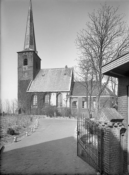 File:Kerk vanuit het zuiden - Sassenheim - 20194454 - RCE.jpg