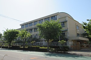 Kobe City Shinryodai elementary school.jpg