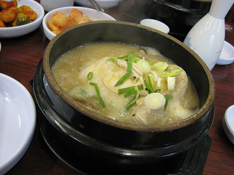 File:Korean soup-Samgyetang-05.jpg