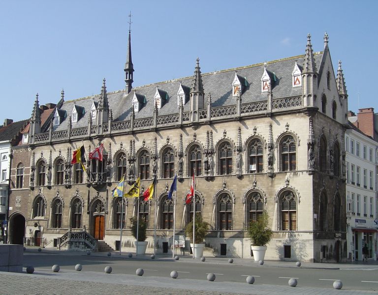 File:Kortrijk Hotel de ville.jpg