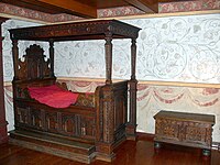 Kulturen Renaissance - Himmelbett mit Wandmalerei.jpg