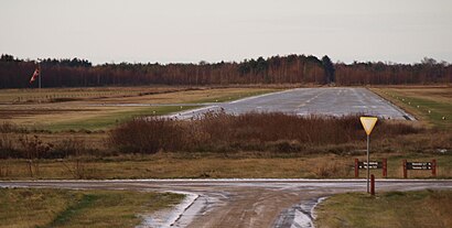 Sådan kommer du til Læsø Flyveplads med offentlig transport – Om stedet