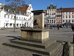 Landau Rathausbrunnen 1