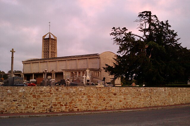 Ang Simbahan sa Saint-Cyr-Site-Sainte-Julitte