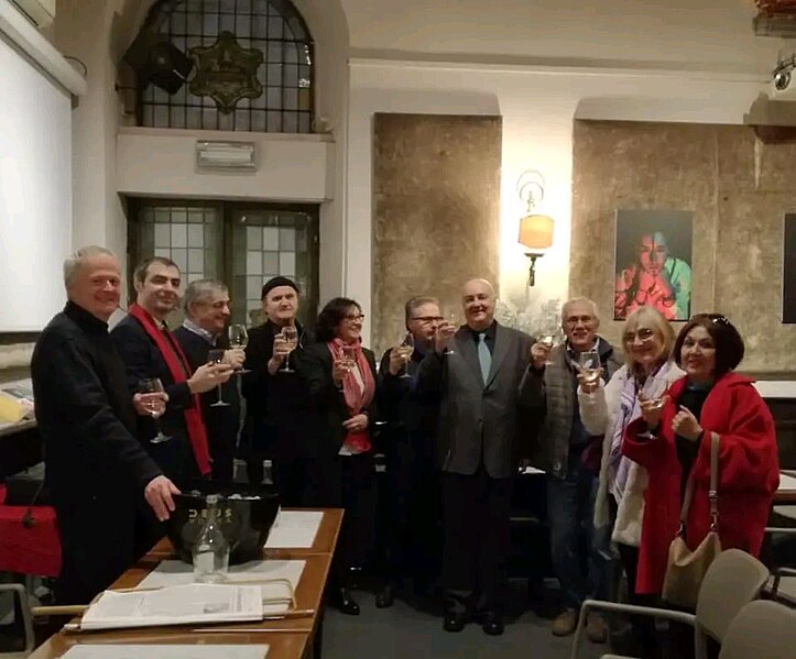 File:Launch of the "New Manifesto on the Arts" by Menotti Lerro and Antonello Pelliccia at the Caffé Giubbe Rosse. Florence 2019.jpg