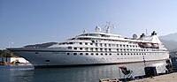 Океанский круизный лайнер Seabourn Legend, на котором происходит действие фильма