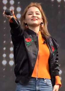 Lee Hi al festival del picnic in fiore di ciliegio Lifeplus (2).png