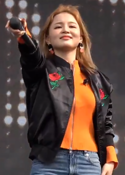 Lee Hi at the Lifeplus Cherry Blossom Picnic Festival (2).png