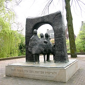 "Levenspoort" (Arch of Life), bronze memorial sculpture by Yetty Elzas. In remembrance of the 71 Jewish citizens of Wageningen and surroundings, deported and murdered during the years, 1940-1945. Located on Walstraat, "approximately opposite from where Wageningen's synagogue" was until May 1940. Inscription on the base, in Hebrew and Dutch, is from Ruth (4:10): "...so the name of the deceased might not disappear from among his relatives and from his village." Levenspoort.jpg