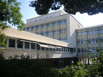 How to get to Lycée français de Barcelone with public transit - About the place