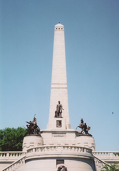 File:Lincoln's Tomb August 2004 02.jpg