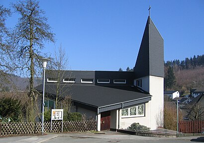 So kommt man zu Brunnenkirche Lössel mit den Öffentlichen - Mehr zum Ort Hier