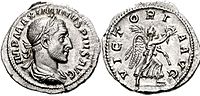 Maximino I (c. 235-238).  Con corona y rama de palma